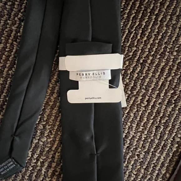 Perry Ellis tie - Picture 2 of 2